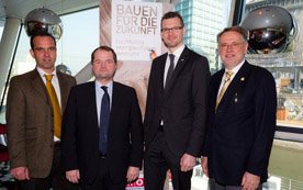 Robert Schmid, Manfred Asamer, Andreas Pfeiler und Bernd Wolschner vom Fachverband Steine-Keramik präsentierten erfreuliche Zahlen für das Jahr 2011.  